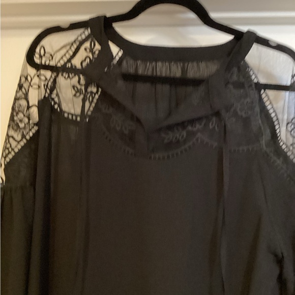 Elegant Black Lace Women's Top - Picture 4 of 7